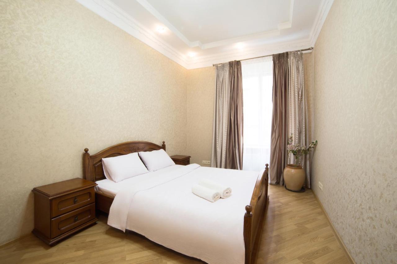 Apartment On Virmenska 3, With 2 Separate Bedrooms Lviv Exterior photo